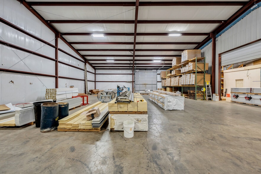 More Photos Of 25 Woodbury Hwy, Manchester Freestanding For Lease