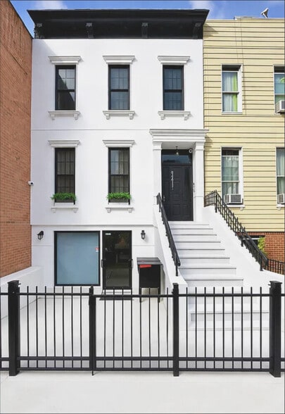 Primary Photo Of 989 Halsey St, Brooklyn Apartments For Lease