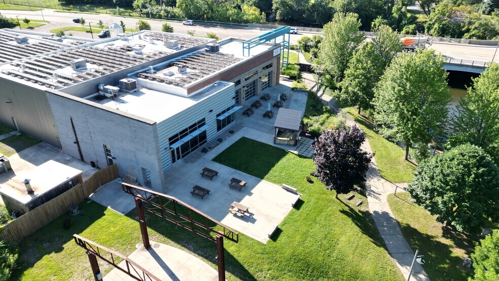 More Photos Of 701 E Michigan Ave, Kalamazoo General Retail For Lease