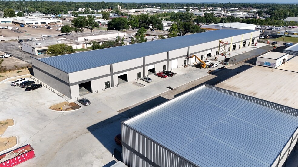 More Photos Of 6240 E 15th St, Tulsa Unknown For Lease