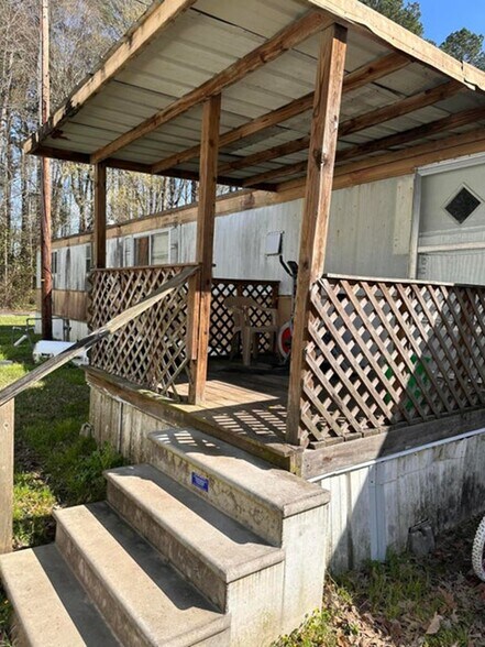 More Photos Of 325 Vernon St, New Llano Land For Sale