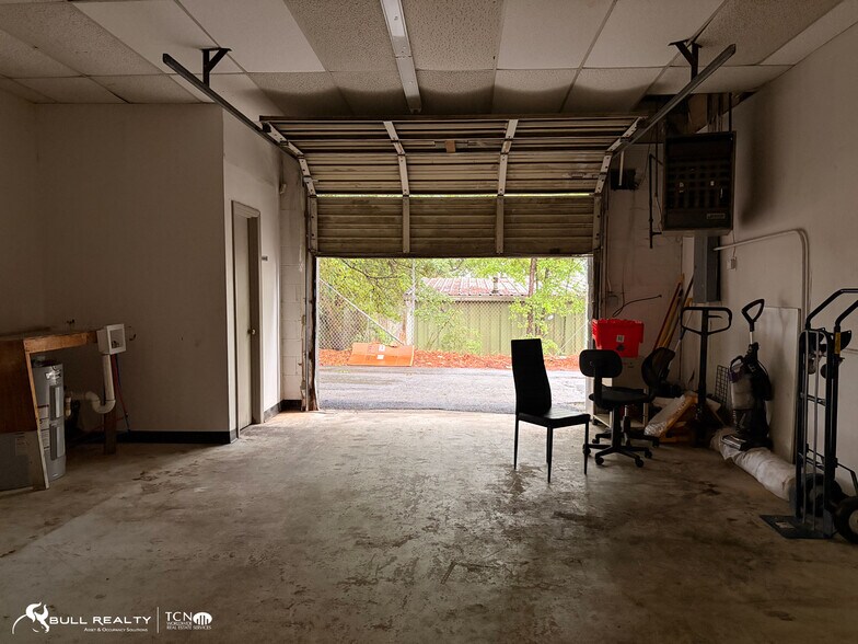More Photos Of 5891 New Peachtree Rd, Doraville Warehouse For Lease