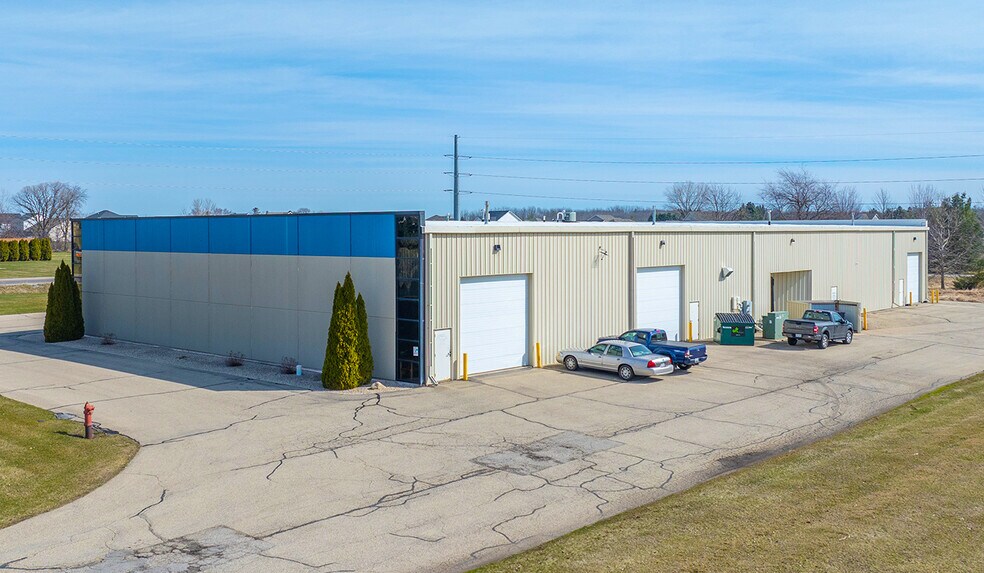 More Photos Of 151 Corporate Dr, Beaver Dam Light Manufacturing For Lease