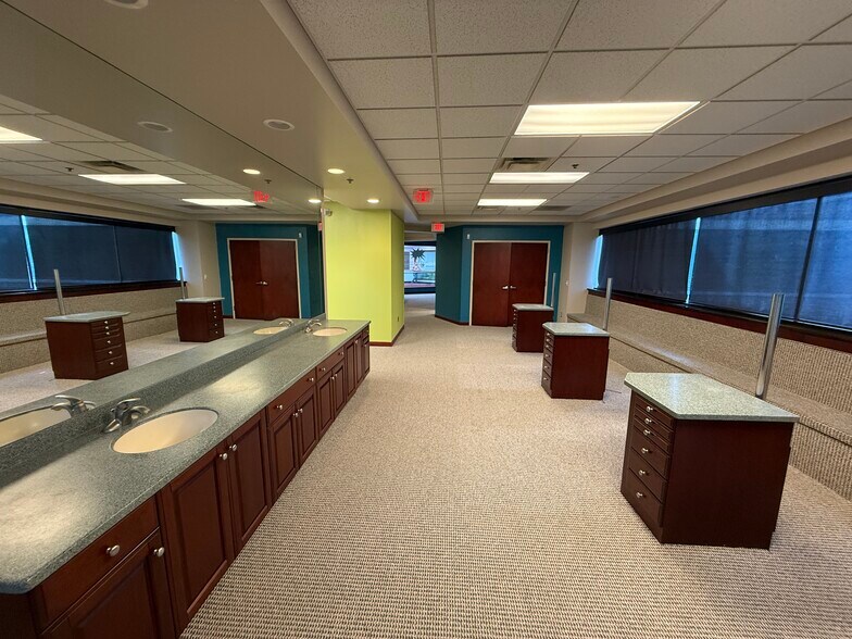 More Photos Of 39525 14 Mile Rd, Novi Medical For Lease