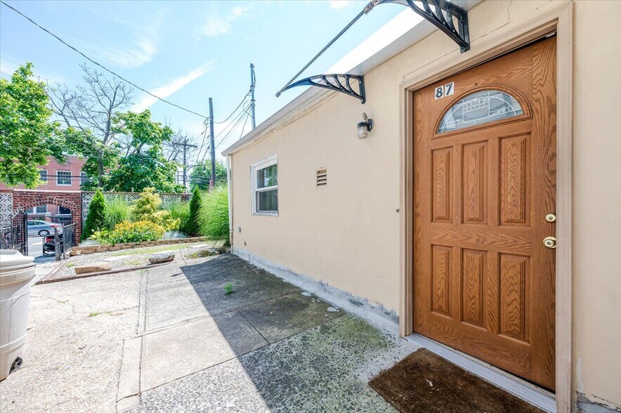 More Photos Of 87-89 City Island Ave, Bronx Apartments For Sale