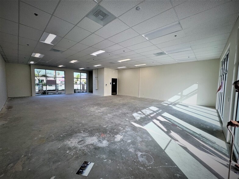 More Photos Of 1107 E Valley Pky, Escondido Storefront Retail Office For Lease