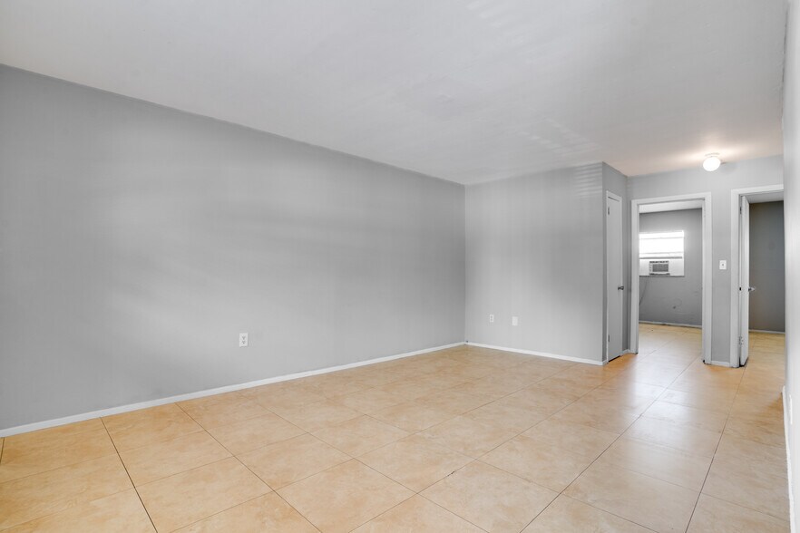 More Photos Of 1947 Ricardo Ave, Fort Myers Apartments For Sale