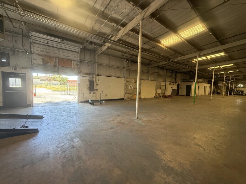 More Photos Of 911 N Frio St, San Antonio Manufacturing For Lease