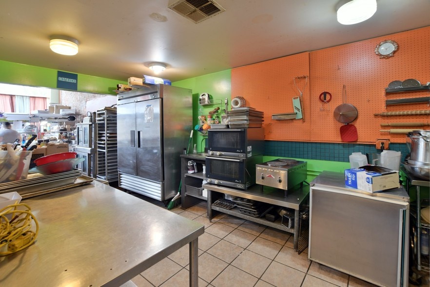 More Photos Of 2700 Arapahoe St, Denver Storefront Retail Office For Lease