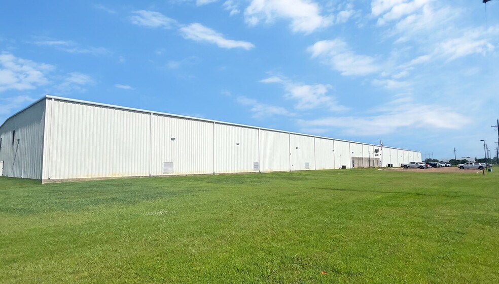 More Photos Of 1706 Cypress Ave, Greenwood Manufacturing For Sale