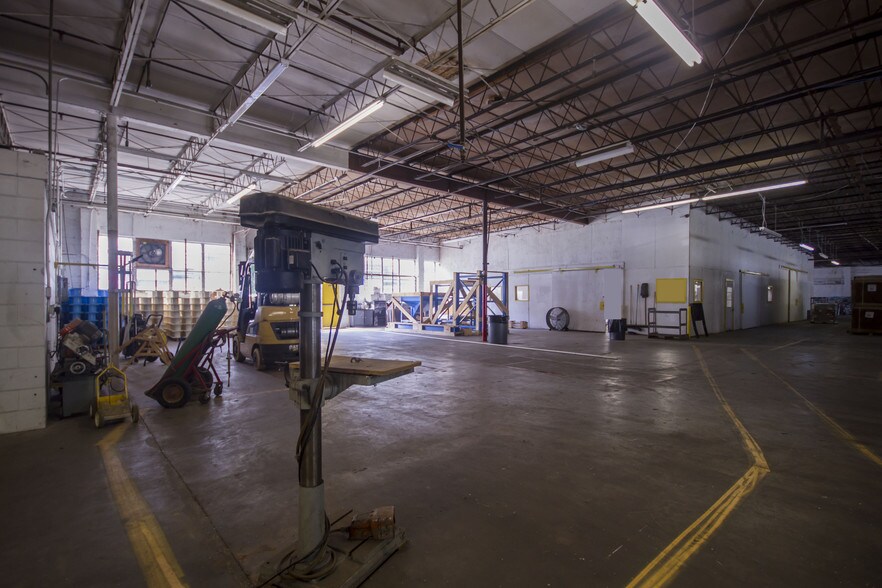 More Photos Of 315 Industrial Rd, Summerville Warehouse For Lease