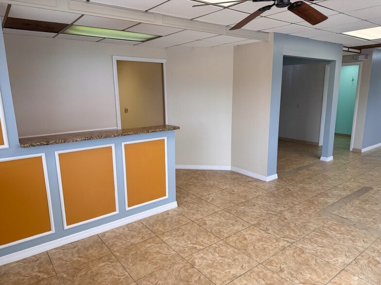 More Photos Of 5050 Gulf Blvd, Saint Petersburg Storefront For Lease