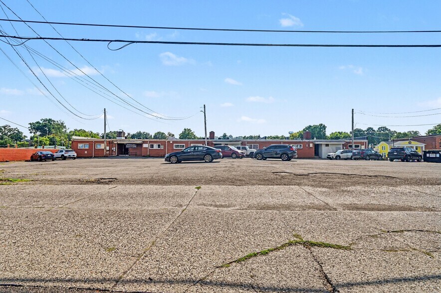 More Photos Of 516-528 Main St, Hamilton Office For Sale
