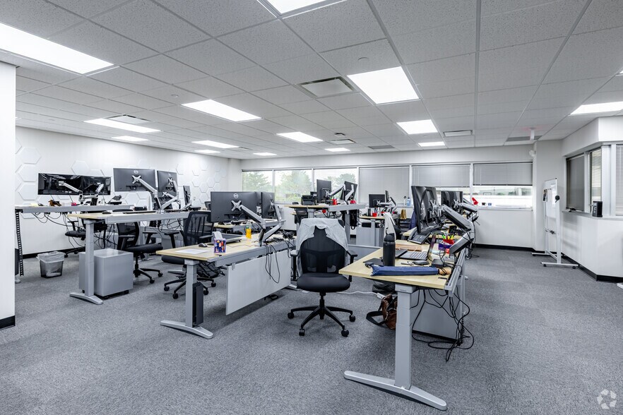 More Photos Of 611 River Dr, Elmwood Park Office For Sale