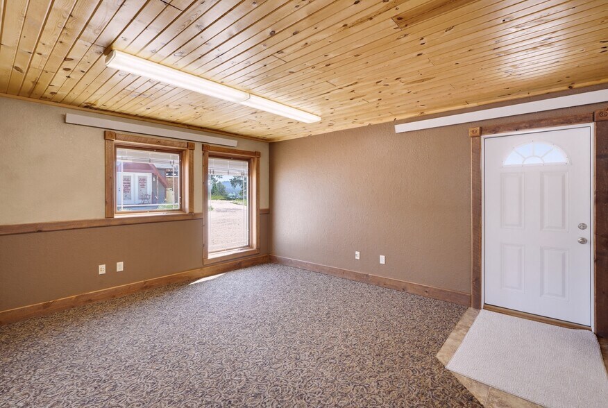 More Photos Of 1100 Mount Rushmore Rd, Custer Flex For Sale