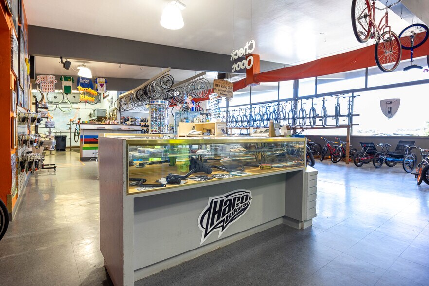 More Photos Of 1301 E Fry Blvd, Sierra Vista General Retail For Sale