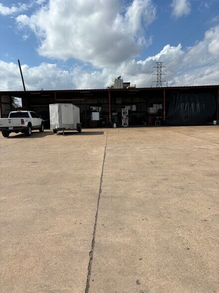 More Photos Of 310 N Witter St, Pasadena Light Manufacturing For Sale