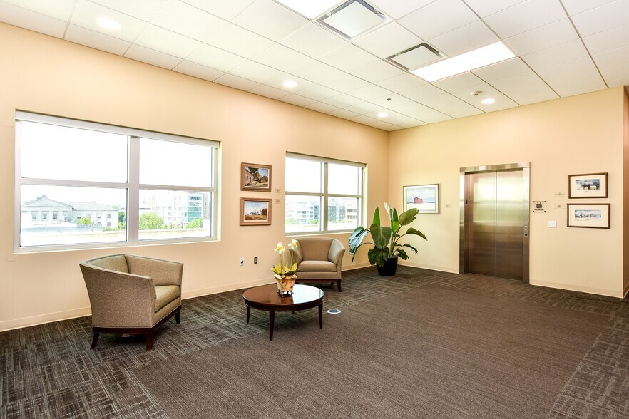 More Photos Of 306 E North St, Greenville Office For Lease