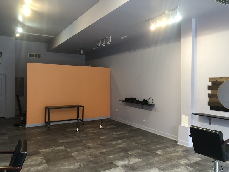 More Photos Of 5642 N Broadway St, Chicago Apartments For Lease