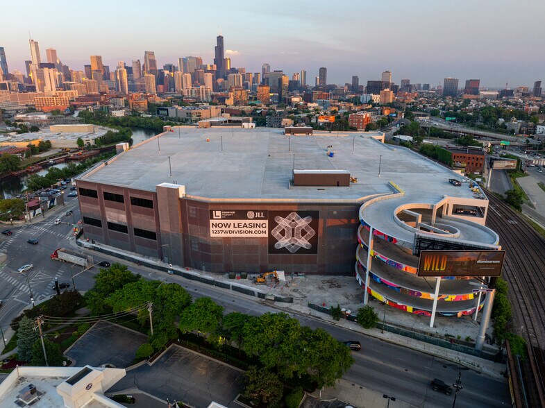 More Photos Of 1237 W Division, Chicago Distribution For Lease