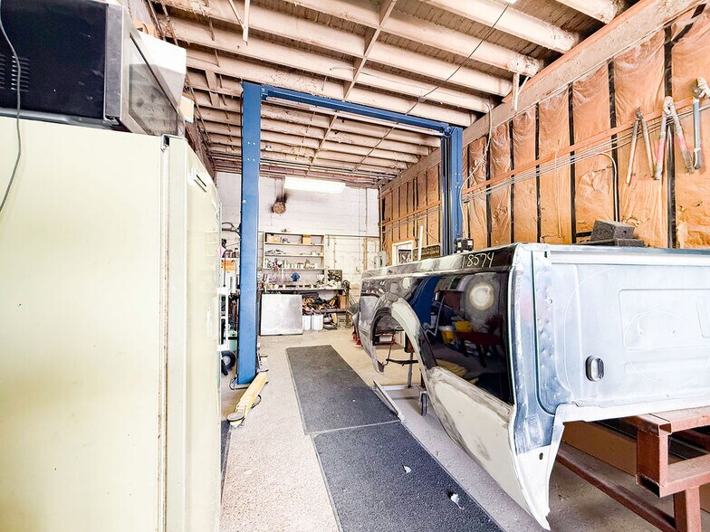 More Photos Of 888 Commercial Blvd, Herculaneum Warehouse For Sale