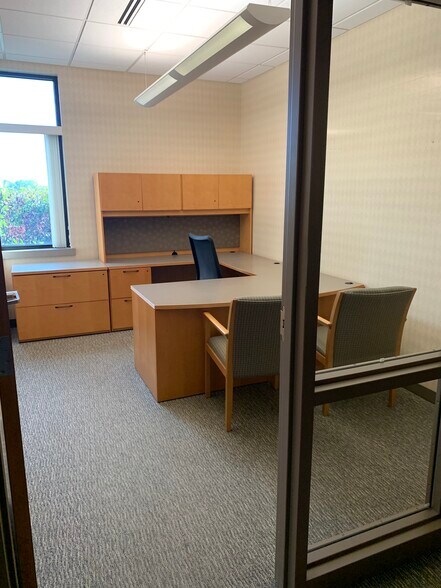 More Photos Of 905-909 S Taylor Dr, Sheboygan Office For Lease