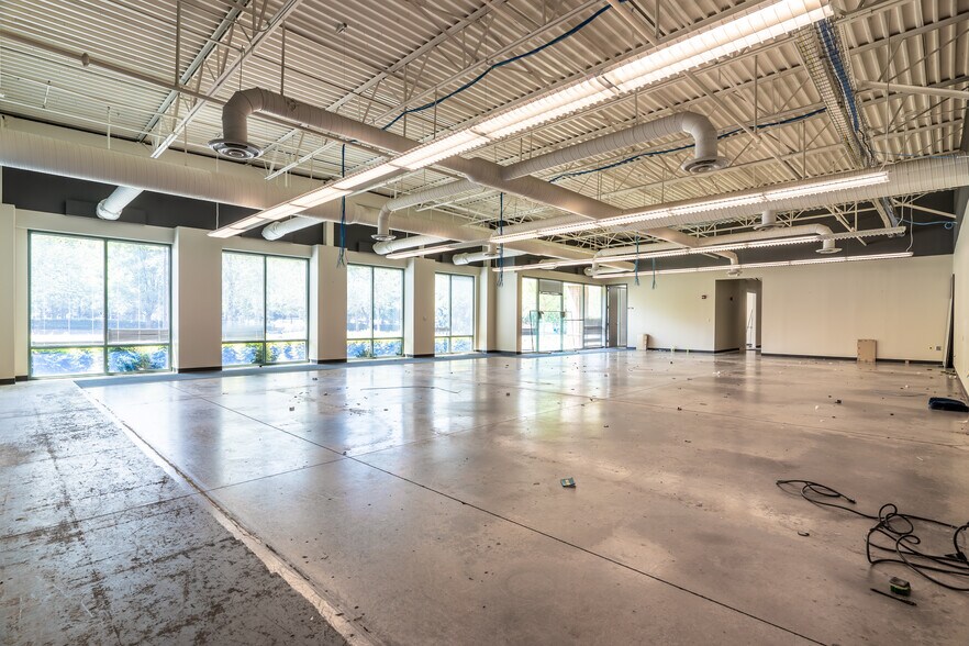 More Photos Of 2015 Vaughn Rd, Kennesaw Business Park For Sale