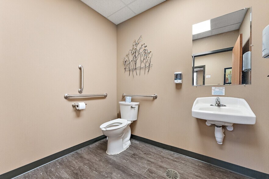 More Photos Of 7025 Indianapolis Blvd, Hammond Office For Sale