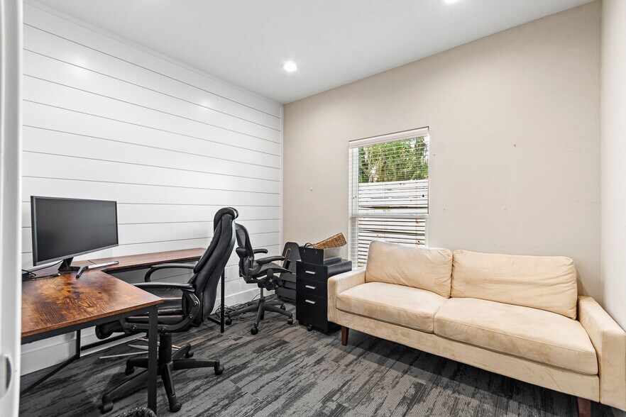 More Photos Of 2720 NW 6th St, Gainesville Medical For Lease