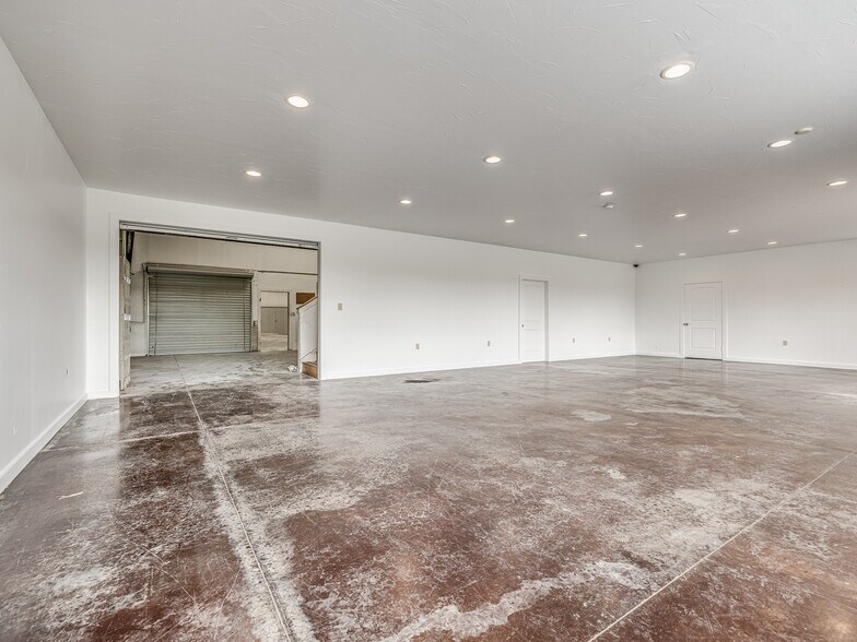 More Photos Of 6355 Boucher Dr, Edmond Showroom For Lease