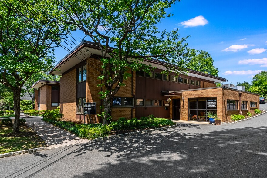 More Photos Of 8 Shunpike Rd, Madison Office For Sale