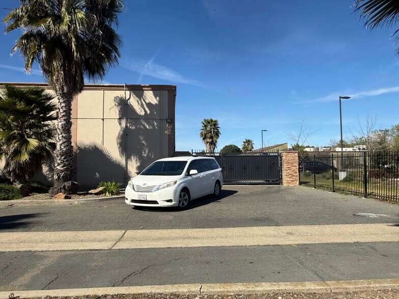 More Photos Of 5601 66th Ave, Sacramento Warehouse For Lease