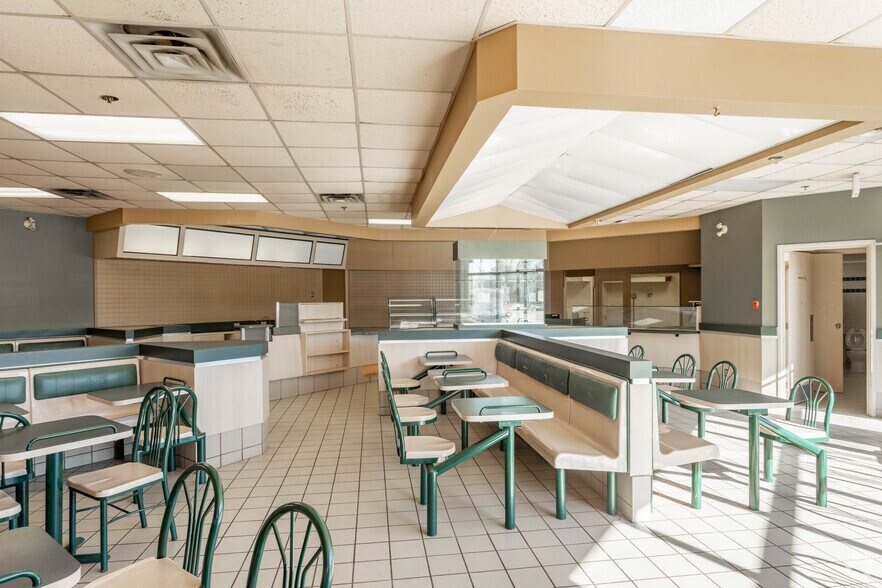 More Photos Of 1431-1527 Rebecca St, Oakville Unknown For Sale