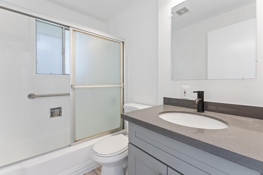 More Photos Of 2507-2525 SE Monroe St, Portland Apartments For Sale