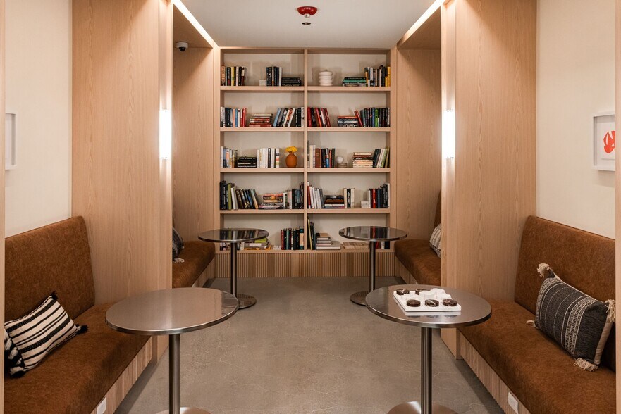 More Photos Of 167 N Green St, Chicago Coworking Space