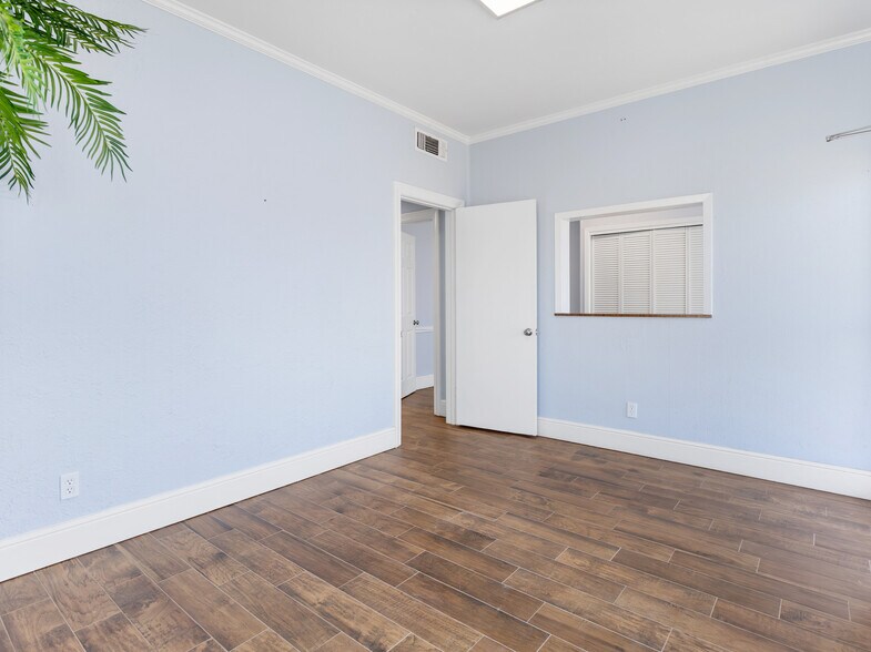 More Photos Of 2015 Avenue F, Bay City Office For Lease
