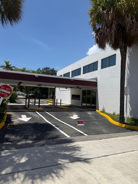 More Photos Of 2434 Hollywood Blvd, Hollywood Office For Lease