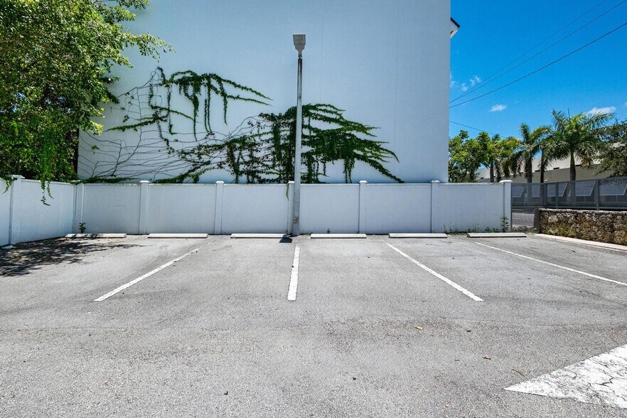 More Photos Of 3305 SW 37th Ave, Miami Office For Sale