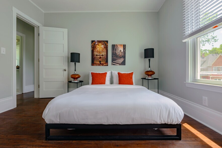 More Photos Of 8116 Kercheval St, Detroit Apartments For Sale