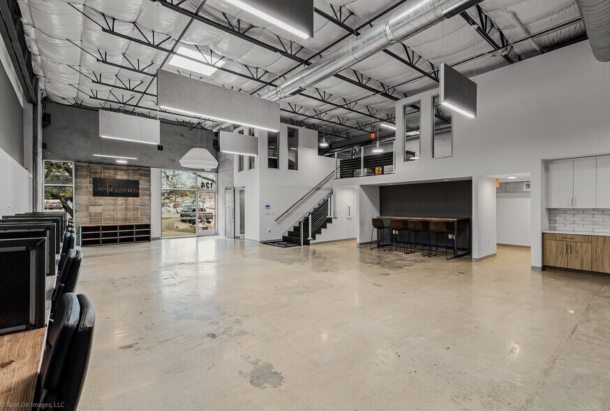 More Photos Of 1380 River Bend Dr, Dallas Office For Sale