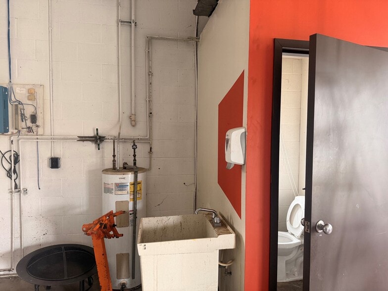 More Photos Of 50 Hojack Park, Rochester Warehouse For Sale