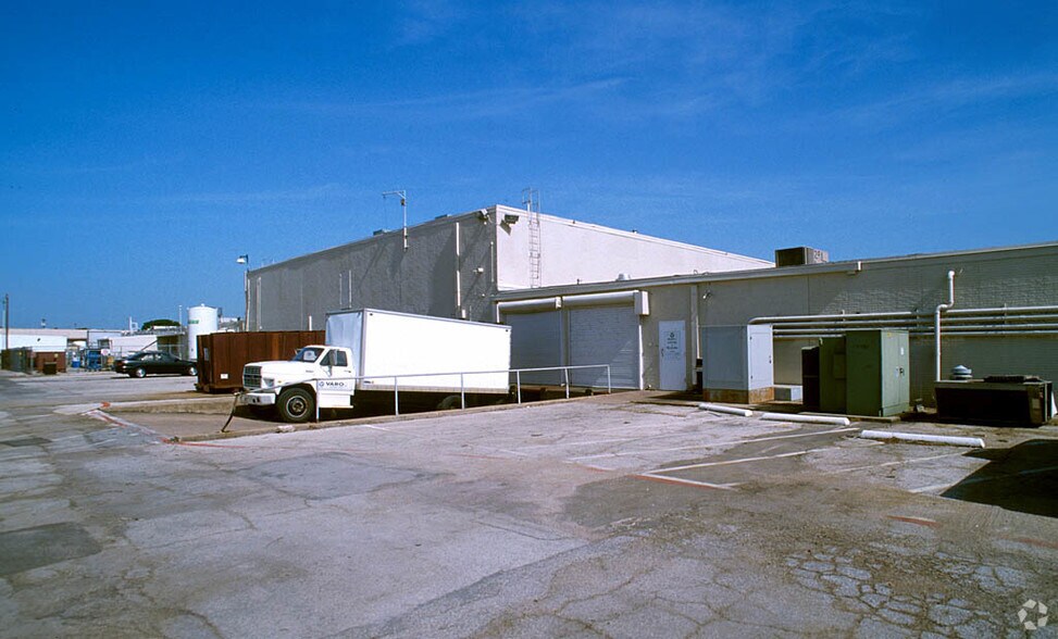 2800 W Kingsley Rd, Garland, TX 75041 Manufacturing For Sale