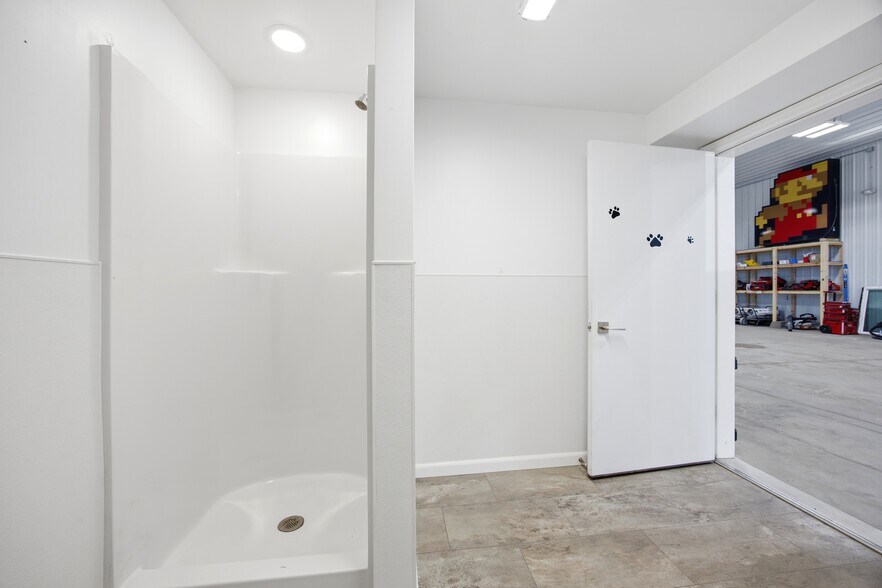 More Photos Of 3320 39th St S, Fargo Warehouse For Sale