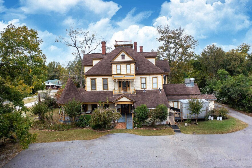 More Photos Of 323 N Main St, Swainsboro Restaurant For Sale