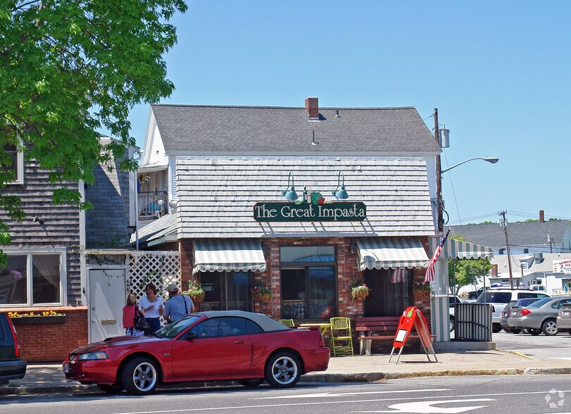 More Photos Of 42 Maine St, Brunswick Restaurant For Lease