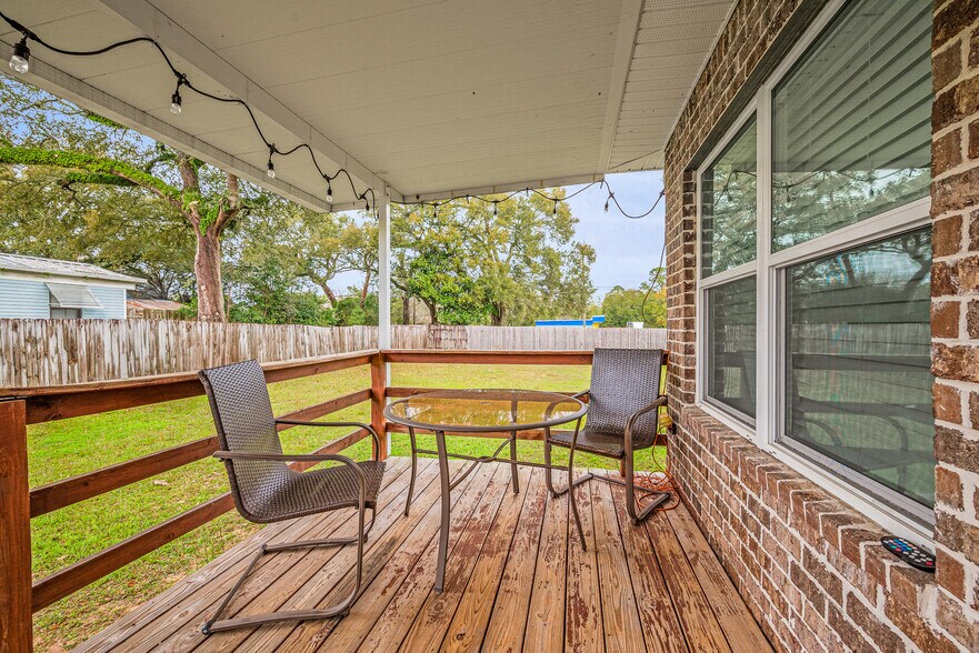 More Photos Of 10351 Chemstrand Rd, Pensacola Office For Sale