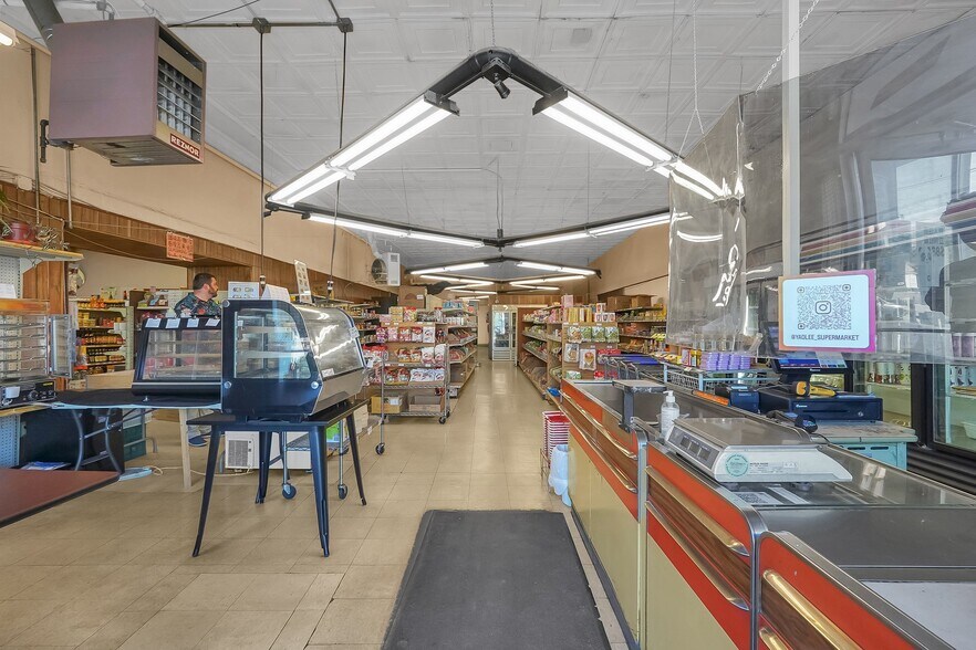 More Photos Of 2840-2848 N High St, Columbus General Retail For Sale