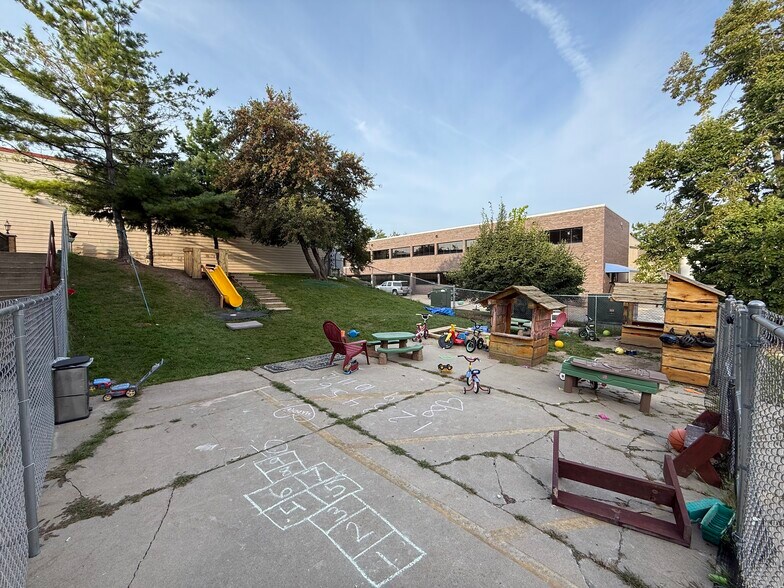 More Photos Of 4013-4015 Lien Rd, Madison General Retail For Lease