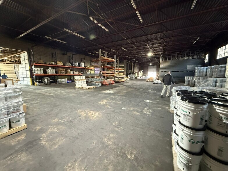 More Photos Of 900 S Thomasboro Dr, Charlotte Distribution For Lease