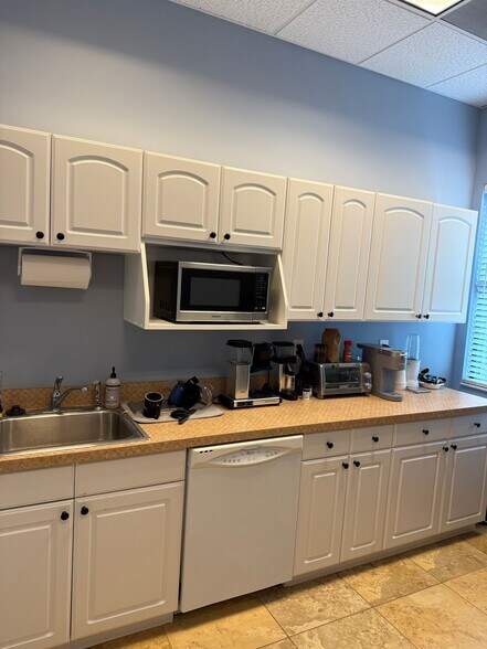 More Photos Of 9696 Bonita Beach Rd, Bonita Springs Office For Lease